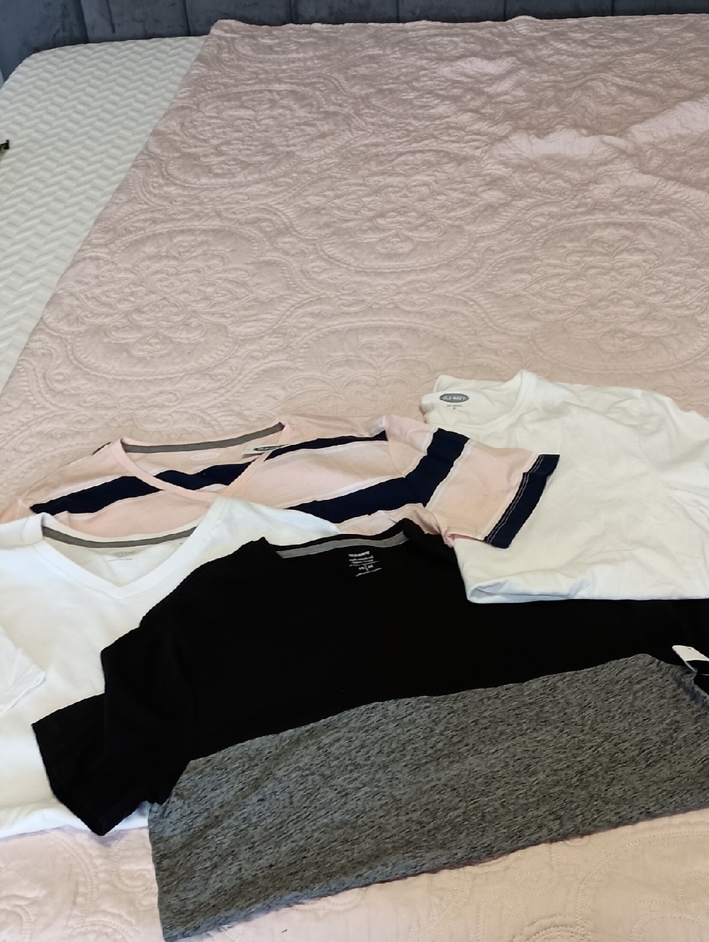 Bundle Of 4 Old Navy Short Sleeve Tees NWT